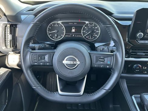 Used 2025 Nissan Pathfinder SV AWD/4WD image 23