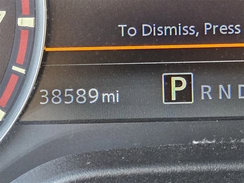 Used 2024 Nissan Titan SV w/ SV Convenience Package image 24