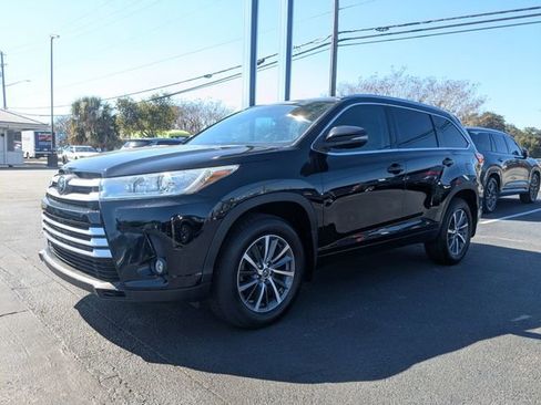 Used 2017 Toyota Highlander XLE image 8