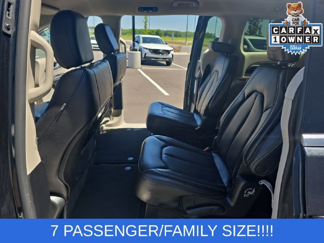 Used 2023 Chrysler Pacifica Touring-L FWD image 14