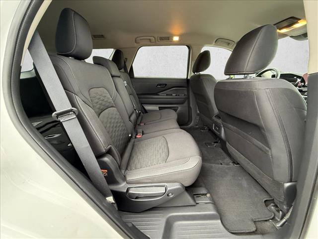 Used 2024 Nissan Pathfinder SV FWD image 24