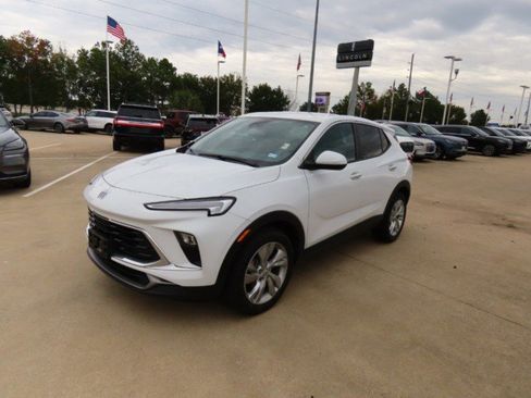 Used 2024 Buick Encore GX Preferred image 2