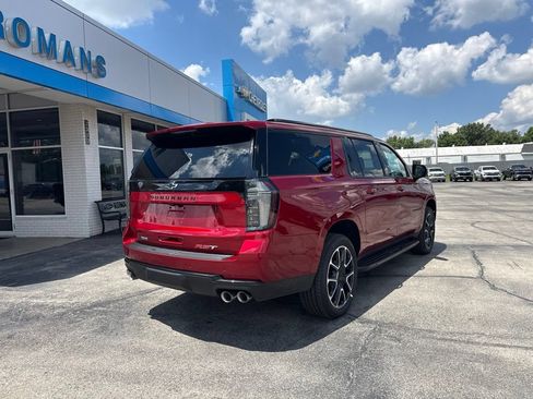 New 2026 Chevrolet Suburban RST w/ RST Capability Package AWD/4WD image 4