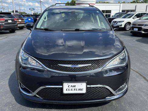 Used 2019 Chrysler Pacifica Touring-L FWD image 5