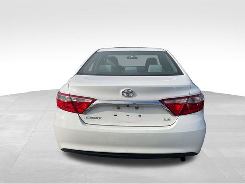 Used 2017 Toyota Camry LE image 8