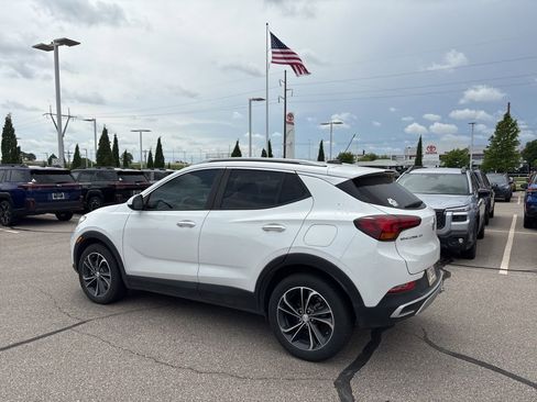 Used 2022 Buick Encore GX Select FWD image 2
