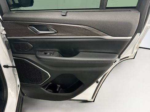 Used 2022 Jeep Grand Cherokee Limited 4xe w/ Luxury Tech Group II image 33