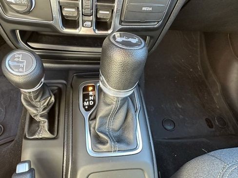 Used 2024 Jeep Wrangler Sport S image 36