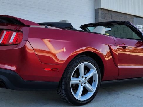 Used 2011 Ford Mustang GT Premium image 4