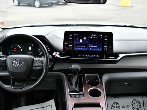 Used 2023 Toyota Sienna LE image 38
