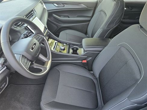 New 2025 Jeep Grand Cherokee Laredo w/ MOPAR Finishing Package image 9