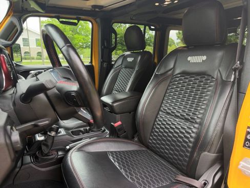 Used 2021 Jeep Wrangler Unlimited Rubicon w/ Dual Top Group AWD/4WD image 24