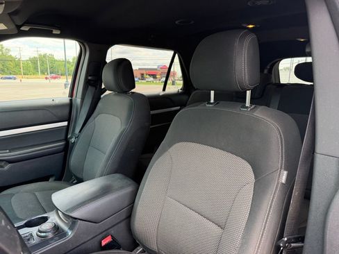 Used 2017 Ford Explorer XLT w/ Equipment Group 201A AWD/4WD image 14