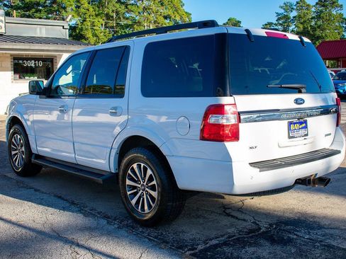 Used 2017 Ford Expedition XLT image 4