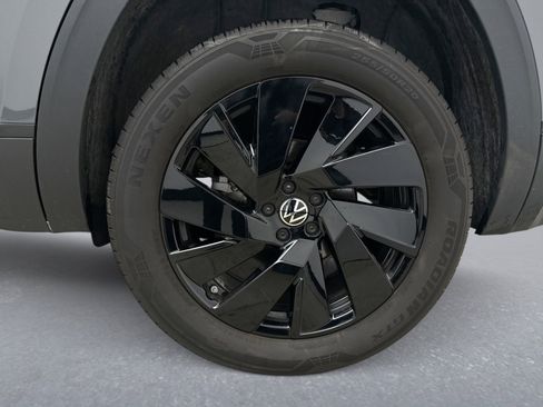 Used 2025 Volkswagen Atlas SE image 21