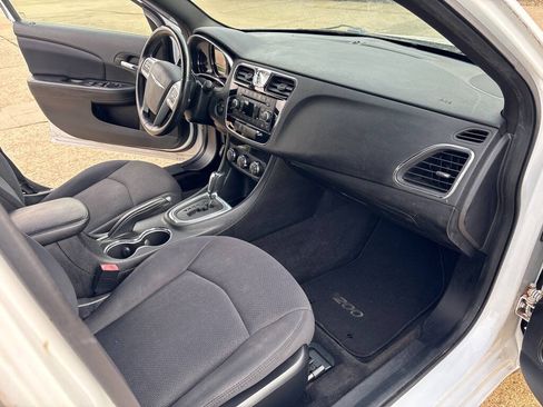 Used 2013 Chrysler 200 Touring w/ S Exterior Appearance Pkg FWD image 10