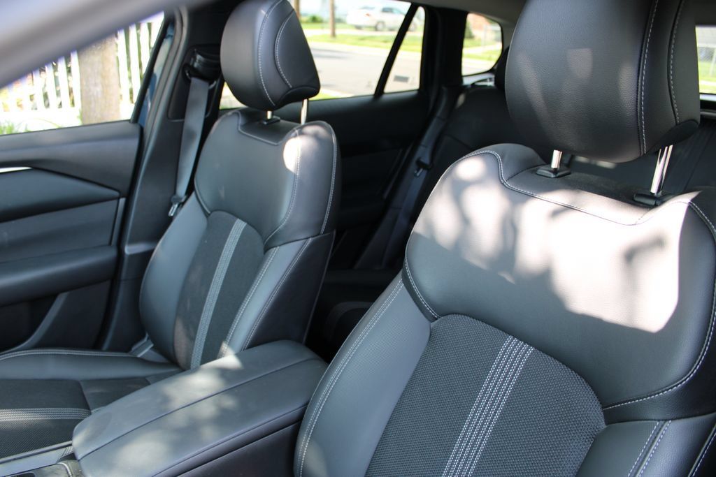 Used 2025 MAZDA CX-50 AWD 2.5 S w/ Premium Package image 9