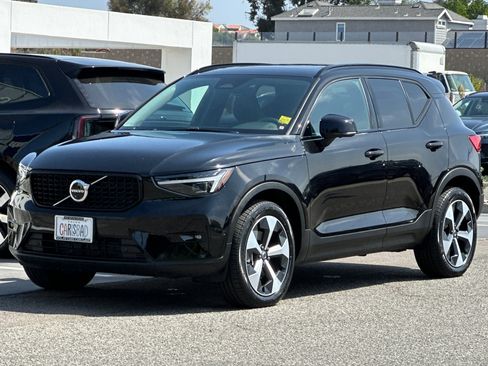 Certified 2026 Volvo XC40 B5 Plus AWD/4WD image 8
