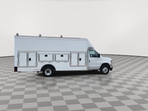New 2027 Ford E-450 and Econoline 450 Super Duty w/ Power Equipment Group RWD image 32