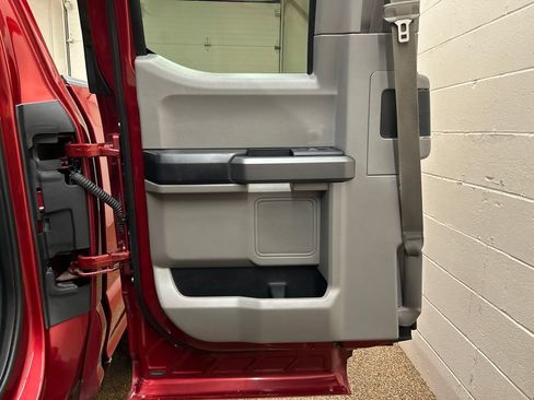 Used 2015 Ford F150 XLT w/ Equipment Group 302A Luxury AWD/4WD image 14