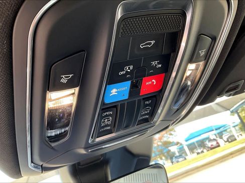 New 2025 Jeep Grand Cherokee L Altitude image 17