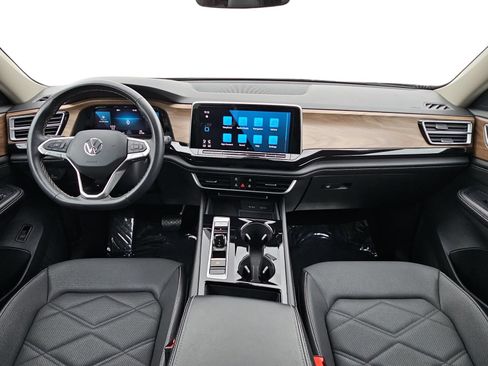 Certified 2024 Volkswagen Atlas SE FWD image 9