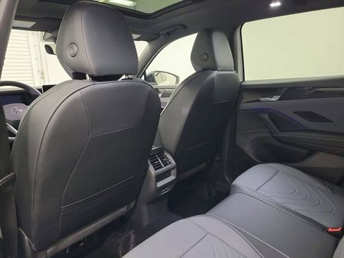 Used 2025 Volkswagen Tiguan SE R-Line FWD image 12