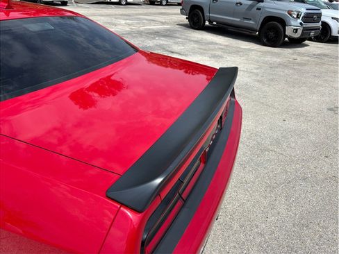 Used 2016 Dodge Challenger SRT Hellcat RWD image 15