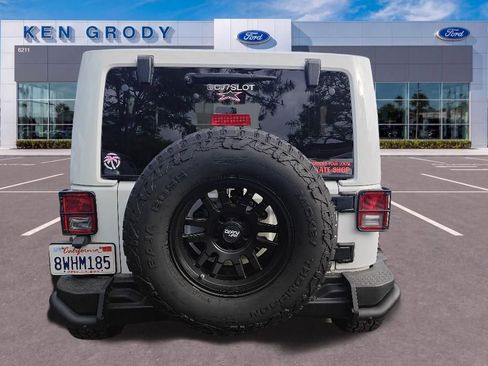 Used 2017 Jeep Wrangler Sahara AWD/4WD image 4