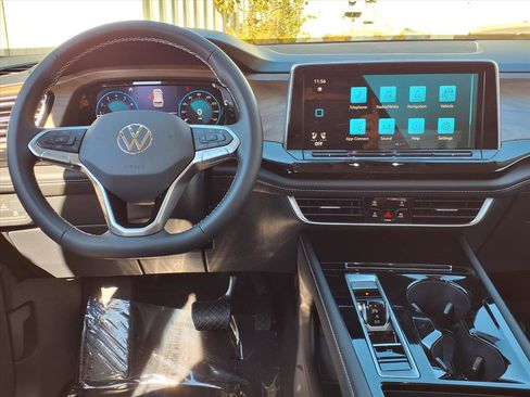 New 2026 Volkswagen Atlas SE image 9