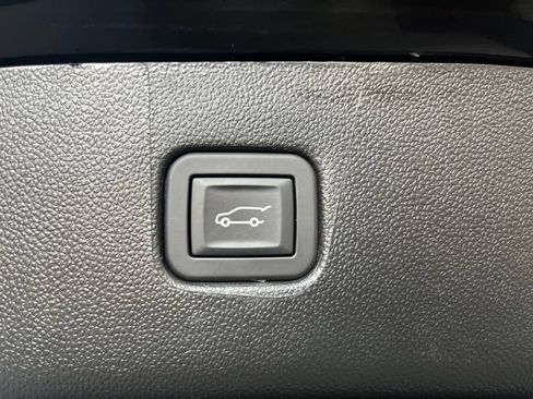 Used 2025 Chevrolet Blazer RS FWD image 13