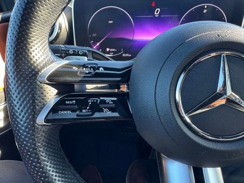 Used 2024 Mercedes-Benz GLC 300 4MATIC image 23