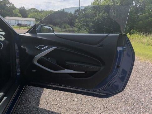 Used 2021 Chevrolet Camaro LT w/ Technology Package RWD image 10