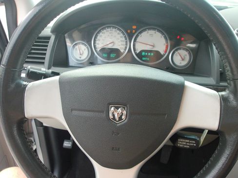 Used 2010 Dodge Grand Caravan SXT FWD image 16