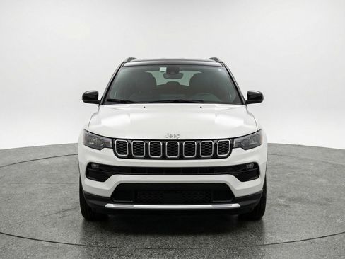 Used 2025 Jeep Compass Limited AWD/4WD image 2