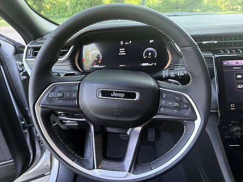 Used 2024 Jeep Grand Cherokee L Limited w/ Luxury Tech Group II AWD/4WD image 14