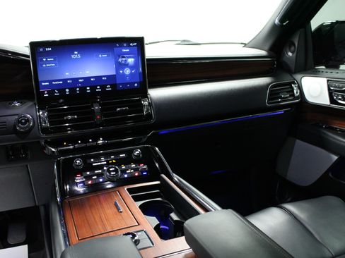 Used 2024 Lincoln Navigator Reserve w/ Equipment Group 201A image 19