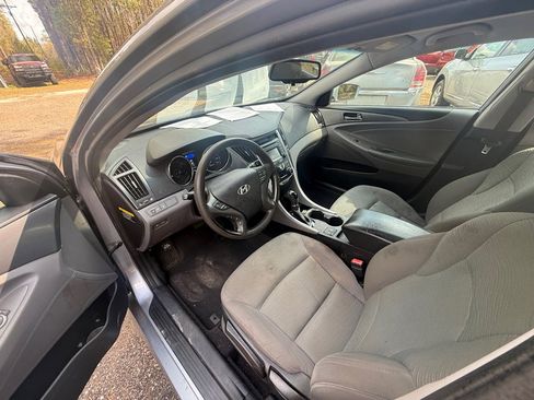 Used 2015 Hyundai Sonata Hybrid image 9