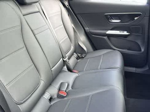 Used 2026 Mercedes-Benz GLC 300 4MATIC image 35