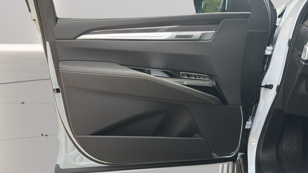 New 2026 Cadillac Escalade V AWD/4WD image 9