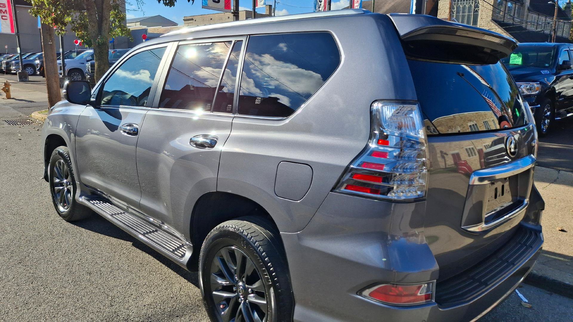 Used 2023 Lexus GX 460 Premium w/ Premium Plus Package AWD/4WD image 4