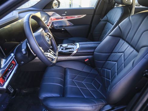 Used 2025 BMW 750e xDrive w/ Premium Package AWD/4WD image 14