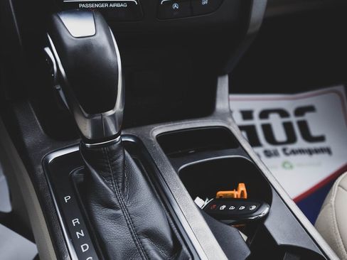 Used 2019 Ford Escape SEL image 16