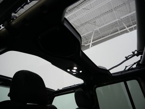 Used 2022 Jeep Wrangler Unlimited Sport AWD/4WD image 4