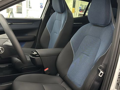 New 2026 Volvo EX30 Plus w/ Climate Package image 21