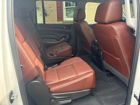 Used 2019 Chevrolet Suburban Premier w/ Premier Plus Edition AWD/4WD image 12