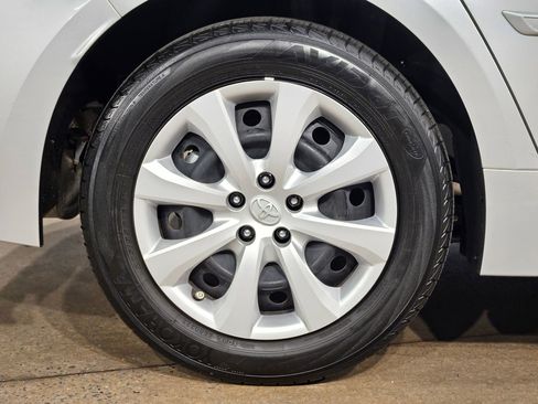 Used 2022 Toyota Corolla LE w/ Body Protection Package (TMS) FWD image 17