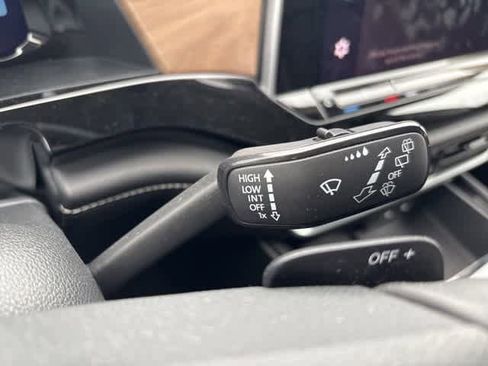 Used 2024 Volkswagen Atlas SE image 15