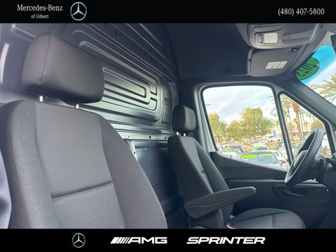 Used 2025 Mercedes-Benz Sprinter 2500 image 16