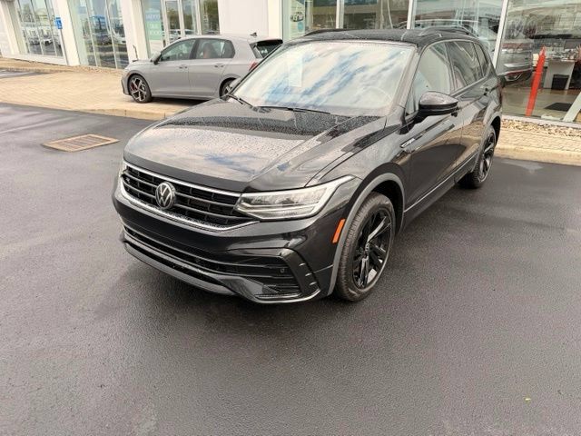Certified 2024 Volkswagen Tiguan SE R-Line AWD/4WD image 2
